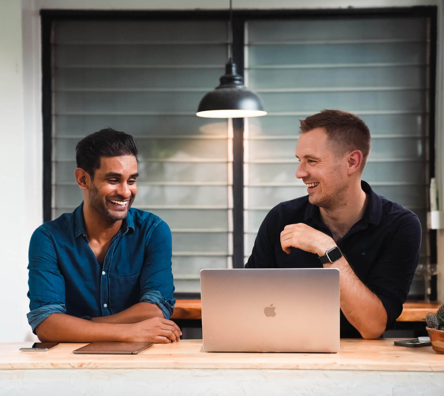 Nio Liyanage and Lorem Ipsum coworking at desk